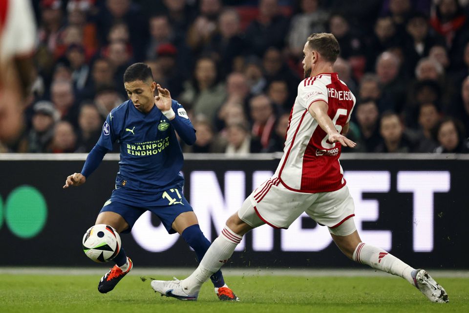 Eredivisie: Ajax impõe empate ao líder PSV