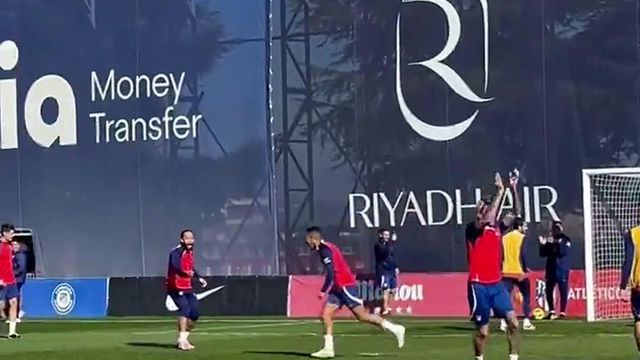 Roleta e chapéu: Samuel Lino brilha no treino do Atlético Madrid