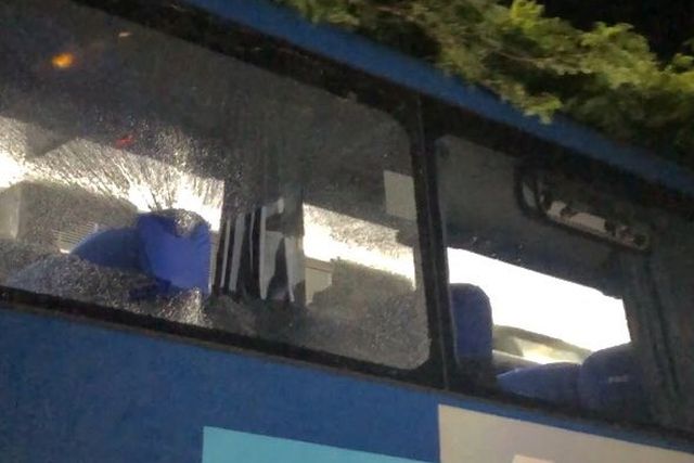 Tensão no Brasil: adeptos do São Paulo partem vidro do autocarro do Palmeiras (vídeos)