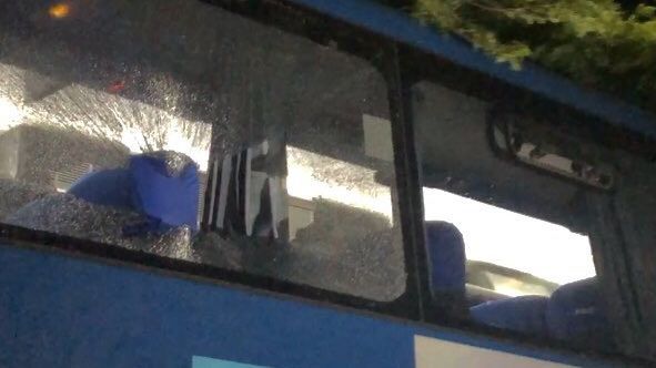 Tensão no Brasil: adeptos do São Paulo partem vidro do autocarro do Palmeiras (vídeos)