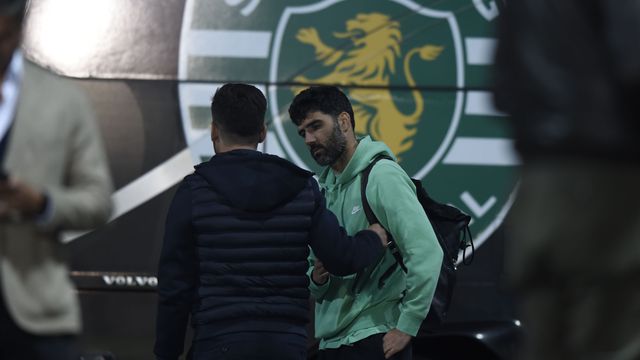 A chegada do autocarro do Sporting a Famalicão (vídeo)