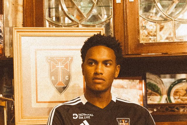 Cauê foi um dos reforços apresentados pelo Casa Pia (Facebook Casa Pia)