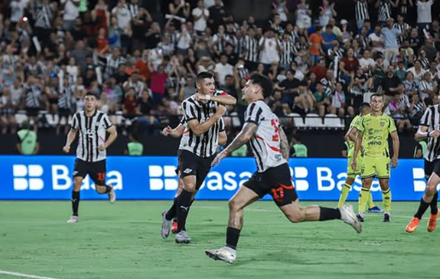 Cardozo festeja golo