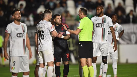 Duarte Gomes analisa arbitragem do E. Amadora-Benfica