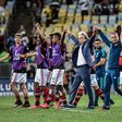 Jorge Jesus festeja com os jogadores no Flamengo