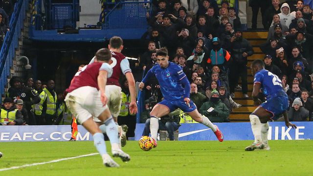 Chelsea dá a volta e bate West Ham com golo de Pedro Neto (resumo)