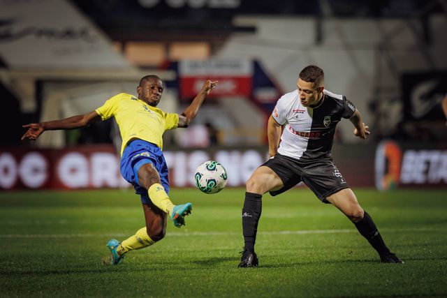 Eboué Kouassi estava sem espaço no Arouca e vai reforçar o UD Leiria