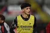 Manu Silva, médio do Benfica, em aquecimento para o jogo com o Estrela da Amadora