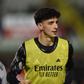 Manu Silva, médio do Benfica, em aquecimento para o jogo com o Estrela da Amadora