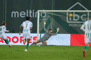 Olinho feliz da vida com o golo