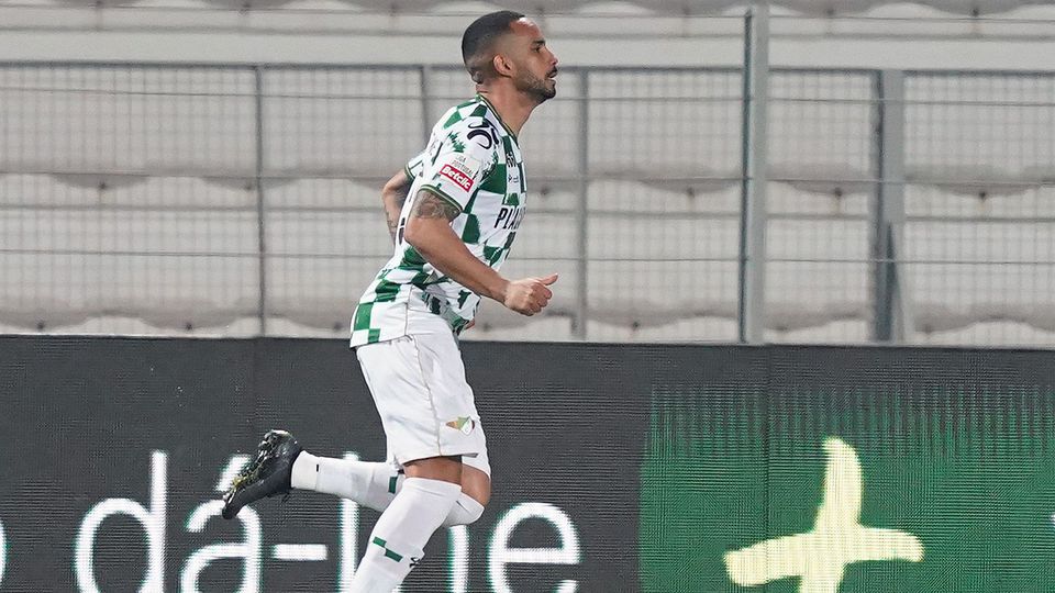Guilherme Schettine, logo aos 4 minutos, apontou, de cabeça, o golo que colocou os cónegos em vantagem