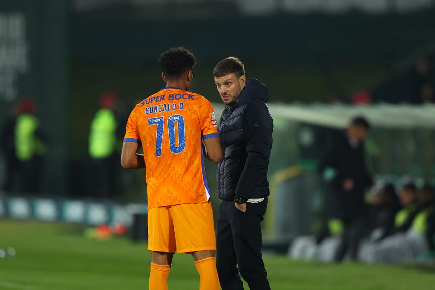 Martín Anselmi a falar com Gonçalo Borges