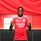 Bruma a sorrir e com a camisola do Benfica na apresentação pelo Benfica