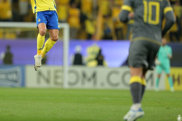 Vídeo: não é pássaro nem avião, é Ronaldo nas alturas a bisar!
