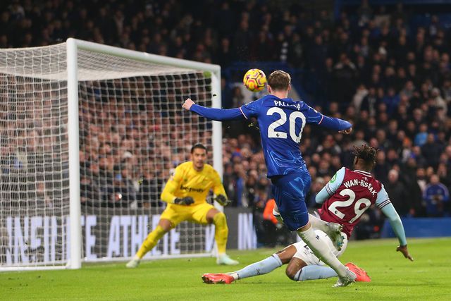 Palmer a chutar para a baliza do West Ham