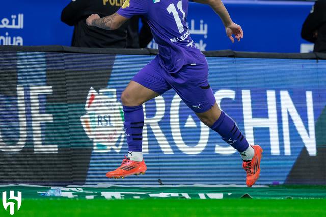 Marcos Leonardo, avançado brasileiro de 21 anos do Al Hilal, equipa orientada por Jorge Jesus que nesta terça-feira joga para a Champions da Ásia, celebra, com um vistoso salto, um golo por ele marcado
