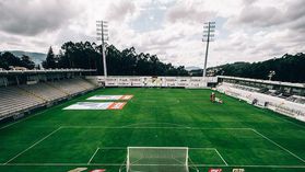 Relvado do Moreirense no 'top' 10 da Liga