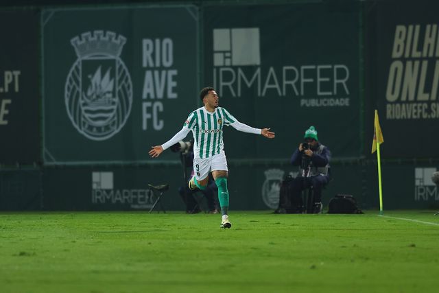 Clayton a celebrar o primeiro golo em Vila do Conde