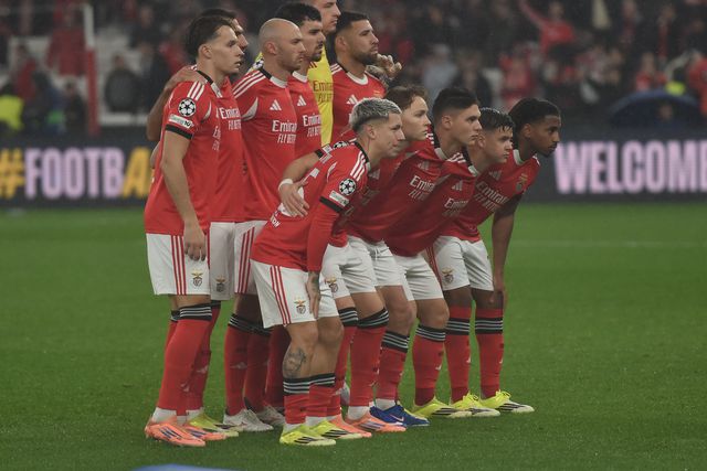 O onze que iniciou o jogo com o Real Madrid (Foto: Miguel Nunes)