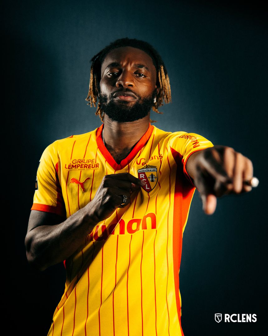 Extremo francês saiu do México depois de um caso de racismo contra os filhos - Fotos: RC Lens