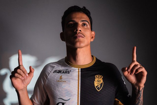 Rafael Pontelo, central brasileiro de 23 anos - Foto: X/SC FARENSE