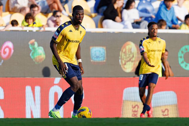 Estoril: afinal Boma não saiu, mas é baixa para o Tondela