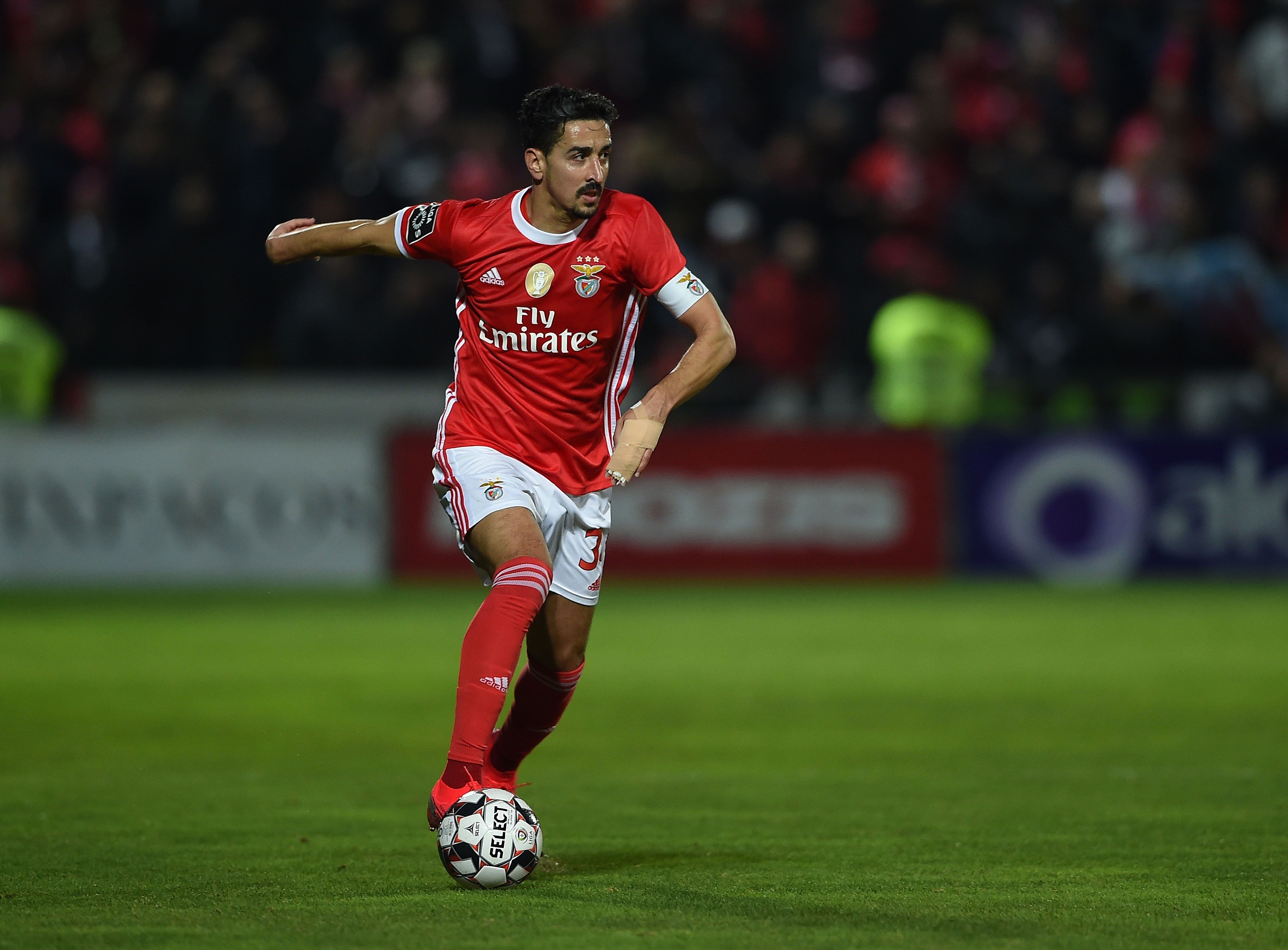 Contratado em janeiro de 2012, após um curto empréstimo à UD Leiria, afirmou-se como uma das figuras da história recente do Benfica, como capitão e peça importante na estratégia encarnada. Foto: A BOLA