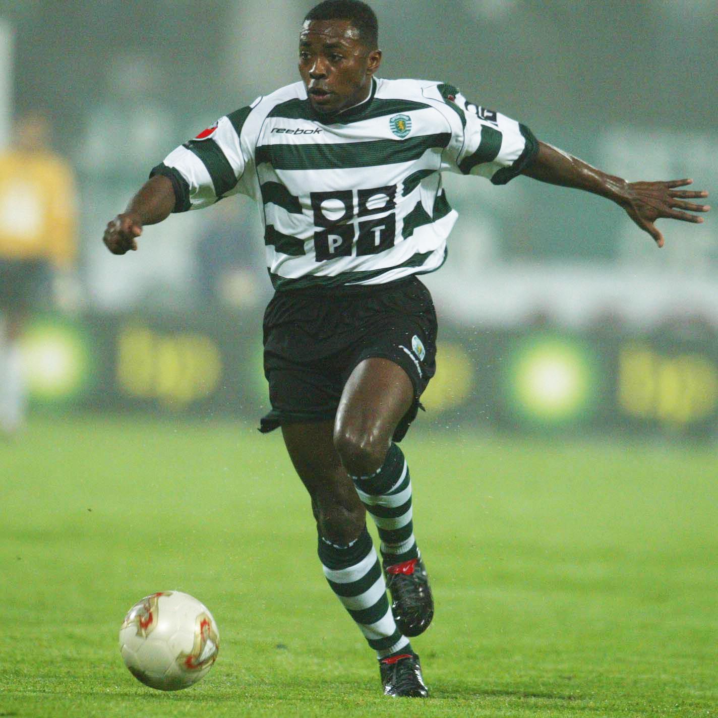 César Prates chegou ao Sporting em janeiro de 2000, a tempo de ser figura no título desse ano, que marcou o fim do jejum leonino. Foto: A BOLA