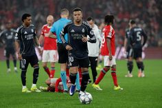 Kylian Mbappé a defronta o Benfica no Estádio da Luz pelo Real Madrid