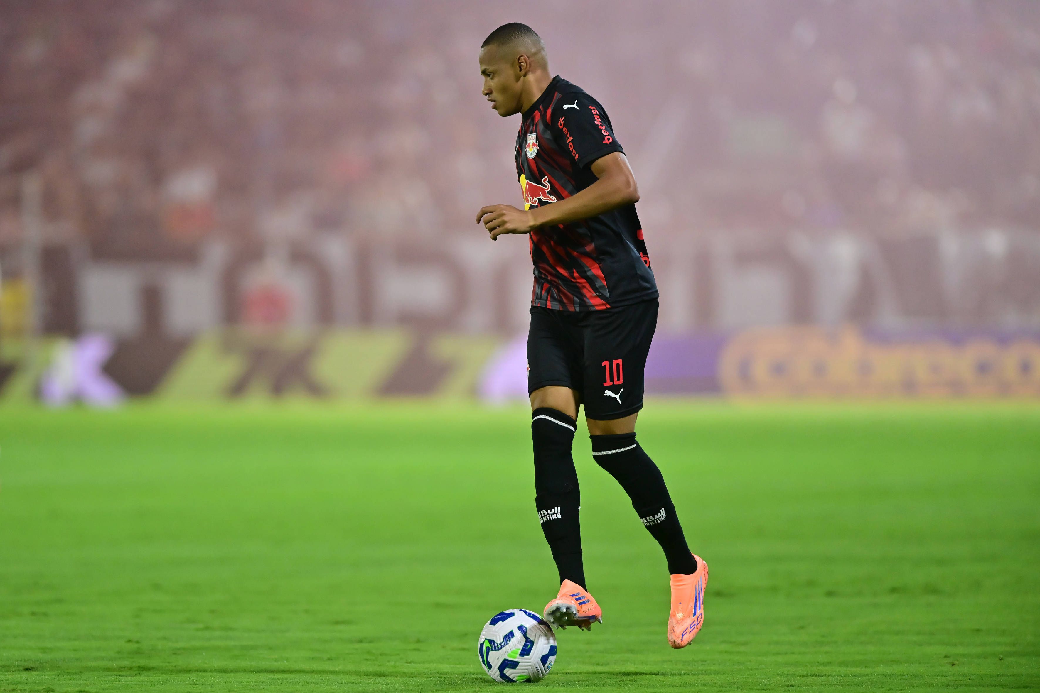 Jhon Jhon, do RB Bragantino para o Zenit, 18 milhões de euros. Foto: Imago