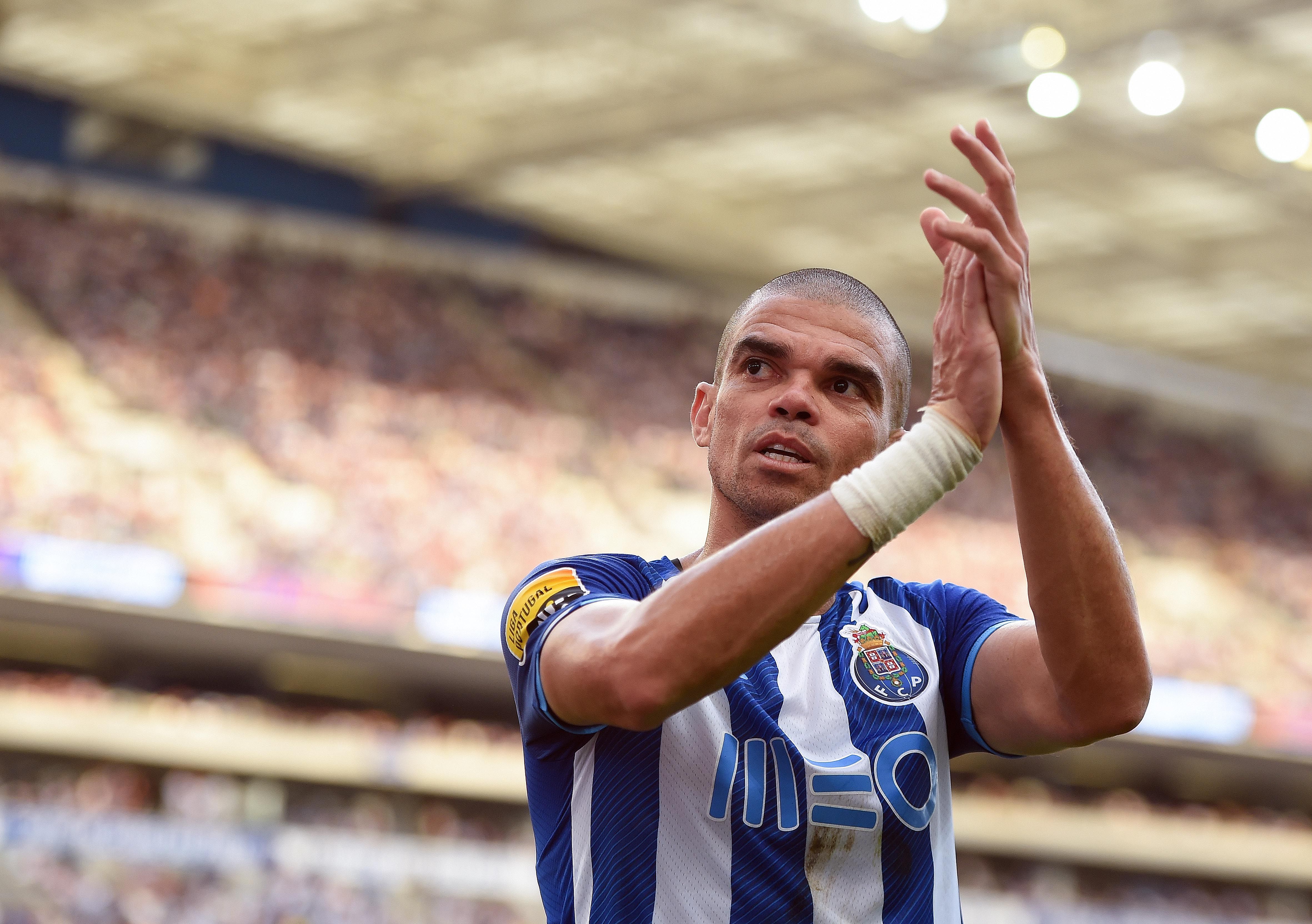 Não há palavras que façam justiça ao que Pepe foi para o FC Porto. Capitão, jogador decisivo e ídolo dos adeptos, o central regressou ao Dragão em janeiro 2019 e só saiu quando terminou a carreira. Foto: A BOLA