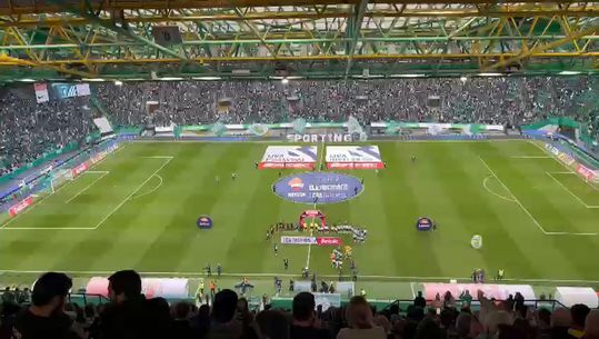 Entrada dos leões de Alvalade e de Faro em campo