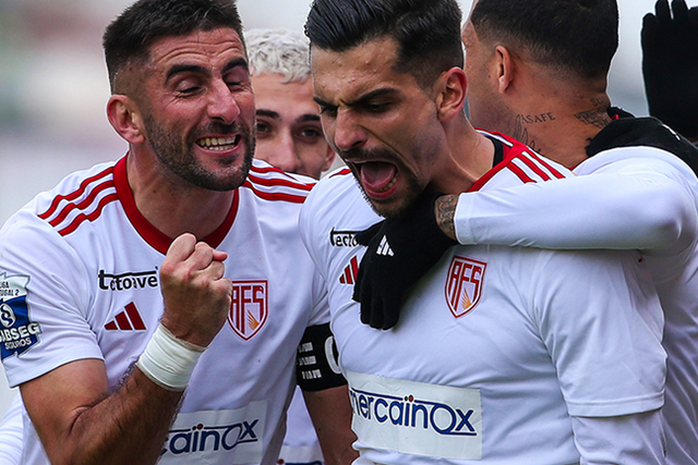 Aves SAD encosta no primeiro lugar e pressiona Santa Clara