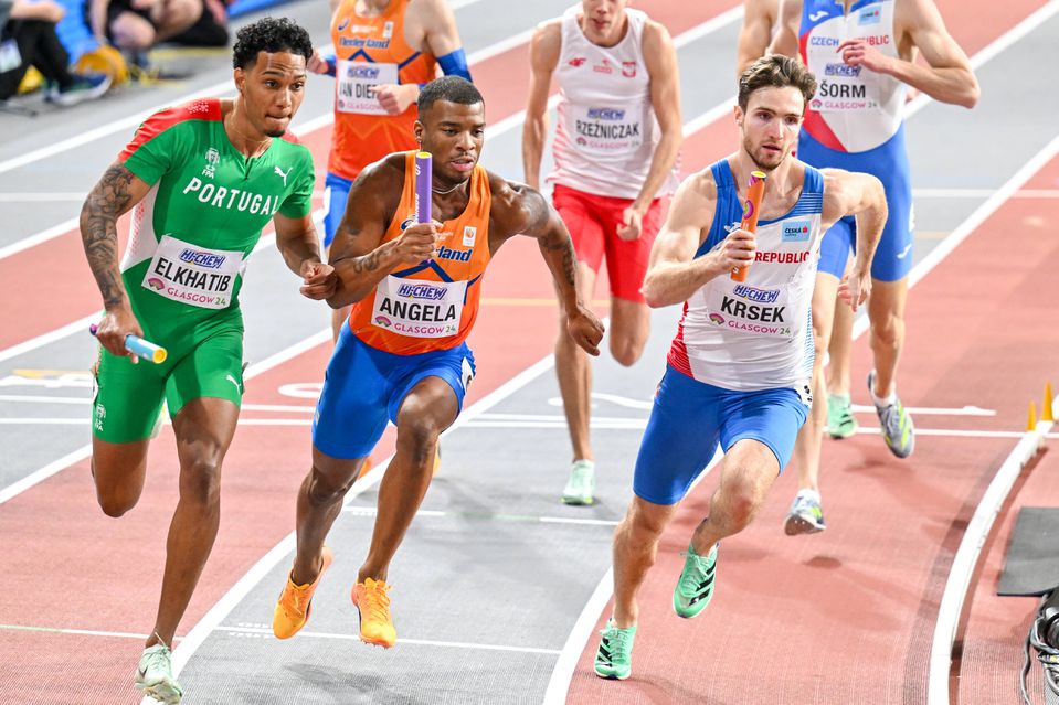 Recorde nacional e final para estafeta masculina 4x400m