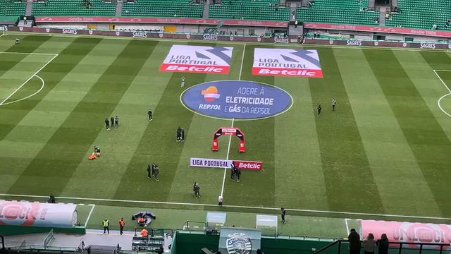 Jogadores do Farense já pisam o relvado
