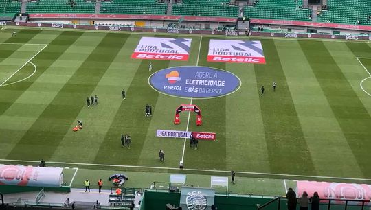 Jogadores do Farense já pisam o relvado