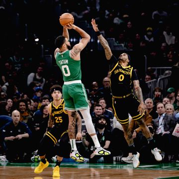 Boston Celtics humilham Golden State Warriors sem Neemias Queta