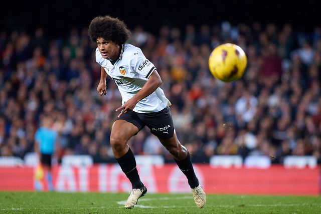 Jogador do Valência fecha comentários do seu Instagram após insultos racistas