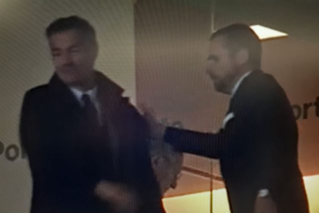 O abraço entre Vítor Baía e Rui Pedro Braz