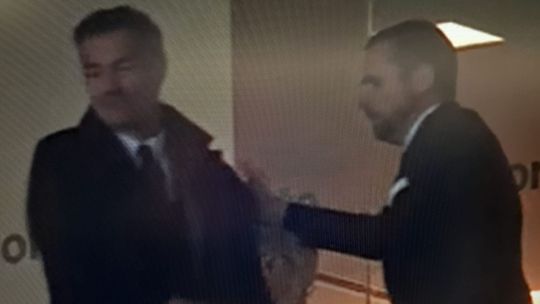 O abraço entre Vítor Baía e Rui Pedro Braz