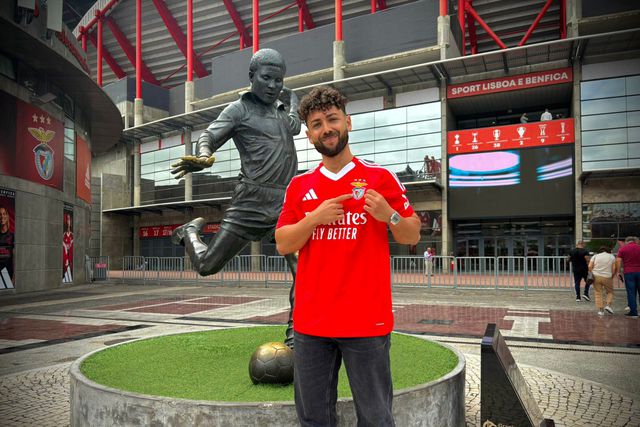 O adepto espanhol mais benfiquista até quer entrar em campo contra o Barcelona