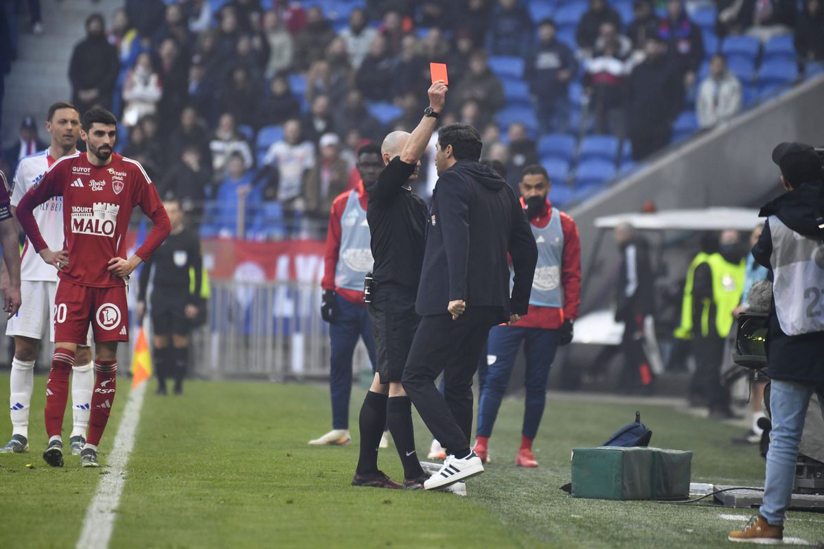 Paulo Fonseca castigado pelo Lyon após confrontar árbitro