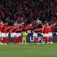 Jogadores do Benfica a agradecerem o apoio dos seus adeptos no Estádio da Luz