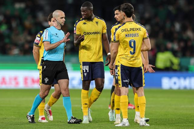 Hélder Carvalho apitou o jogo em Alvalade entre leões e estorilistas