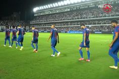 Jogadores à entrada para o Santos-Bragantino, Paulistão