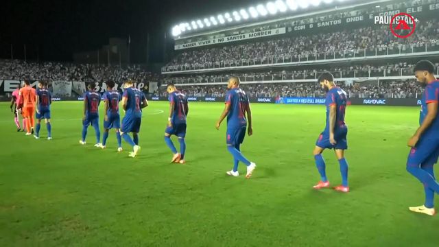 Jogadores à entrada para o Santos-Bragantino, Paulistão