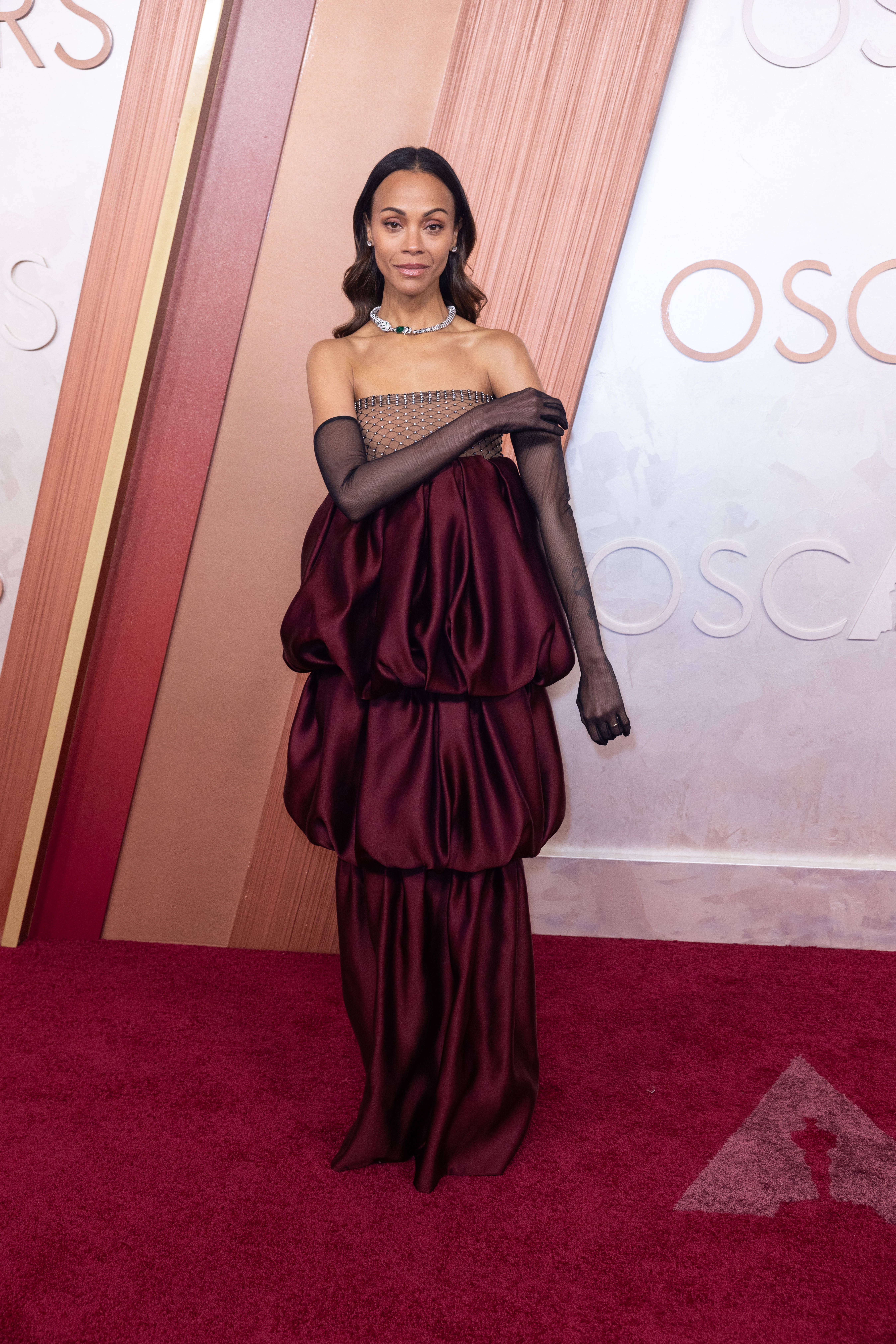Zoe Saldana na cerimónia dos Óscares 2025