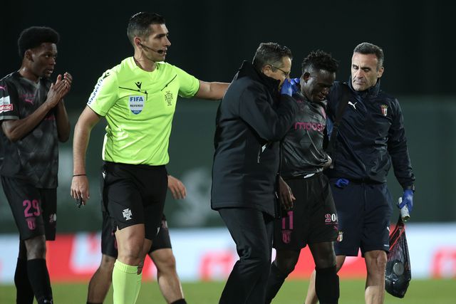 Roger Fernandes tem uma lesão muscular e vai ficar afastado dos relvados durante seis semanas