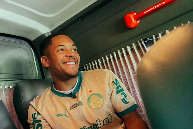 Vítor Roque já no Brasil para representar o Palmeiras (X/Palmeiras)