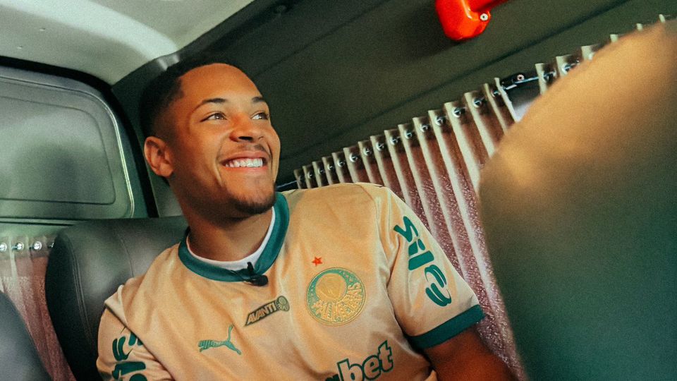 Vítor Roque já no Brasil para representar o Palmeiras (X/Palmeiras)